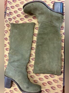 Tote Olive Green Suede Knee-High Boots